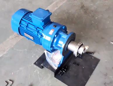 更换电动隔膜泵轴承